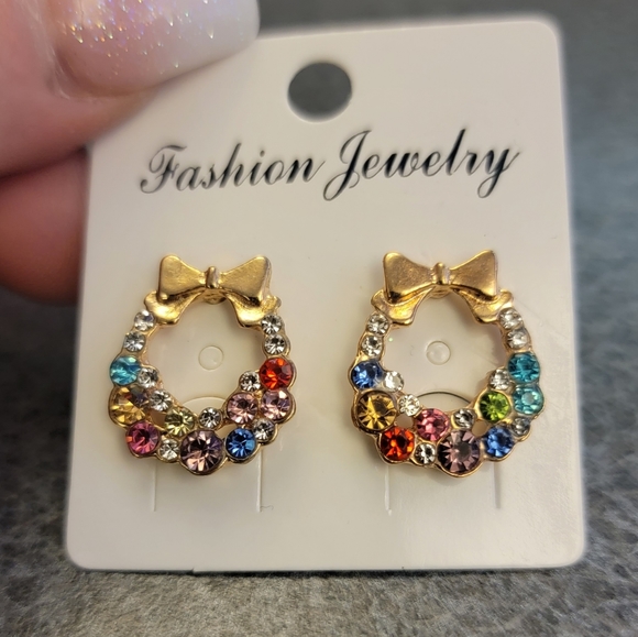 Adorable Holiday Wreath Earrings - Picture 1 of 2